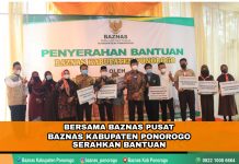 PENYERAHAN BANTUAN BAZNAS KABUPATEN PONOROGO OLEH BAZNAS RI BERSAMA BUPATI DAN WABUP PONOROGO